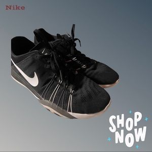 Women Nike Free TR6, size 7